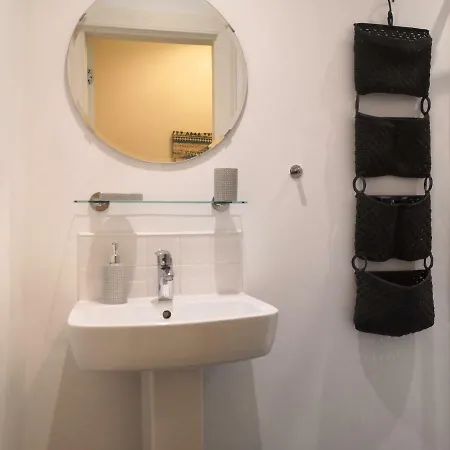 Buccleuch Place Residence, Off George Square, Sleeps 4 Apartment *