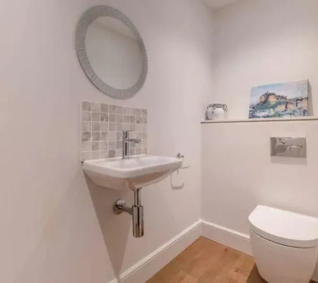 Chic In City Centre Apartment *