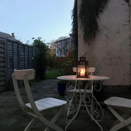 Cosy Cottage: Private Garden & Off-street Parking * Edinburgh