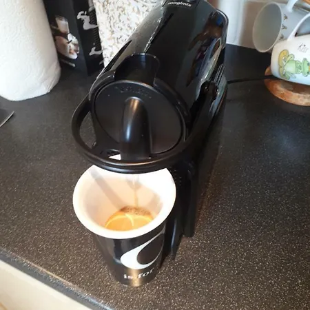 Central & Stylish 3 Bedroom, 2 Bath, Free Parking Apartman