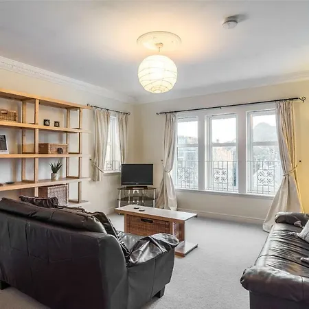 Modern Large Family With Private Parking