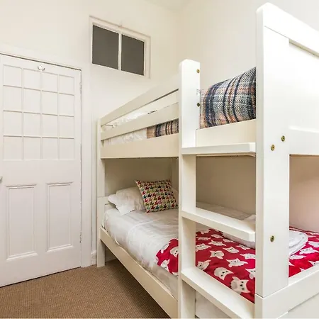 Charming, & Spacious Georgian 3 Bed *