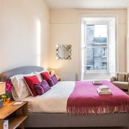 Charming, & Spacious Georgian 3 Bed