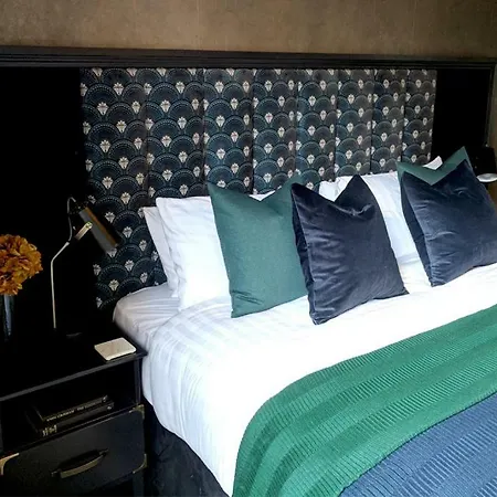 Luxury Boutique In Fashionable Stockbridge 5* Apartment