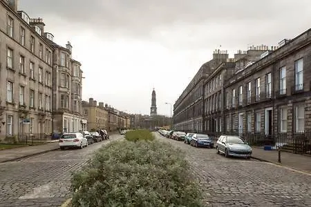 Grand & Spacious With Wifi Edinburgh