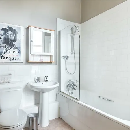 Spacious & Unique 1 Bed With Wifi * Edinburgh