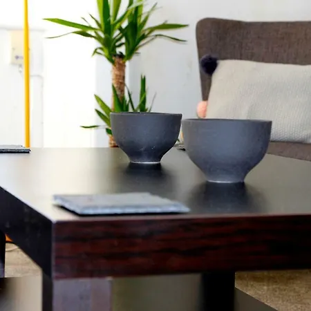 Warm Bright Flat, Perfect For Exploring Apartment
