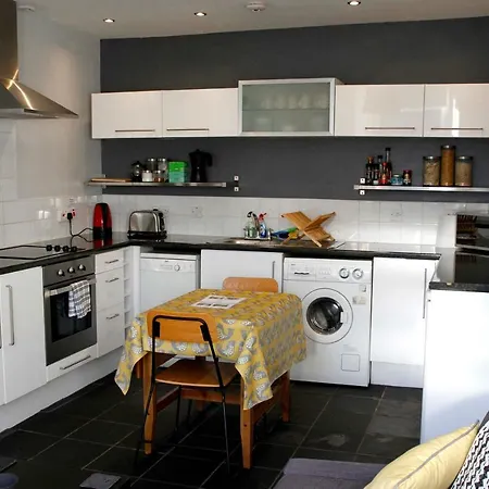 Apartment Warm Bright Flat, Perfect For Exploring