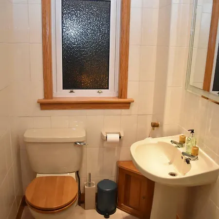 Apartment Spacious, Traditional 2 Bed With Study! Edinburgh