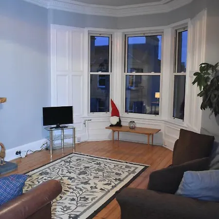 Apartment Spacious, Traditional 2 Bed With Study! Edinburgh