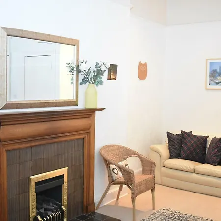 Spacious, Traditional 2 Bed With Study! Edinburgh