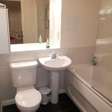 Central & Stylish 3 Bedroom, 2 Bath, Free Parking Apartman Edinburgh