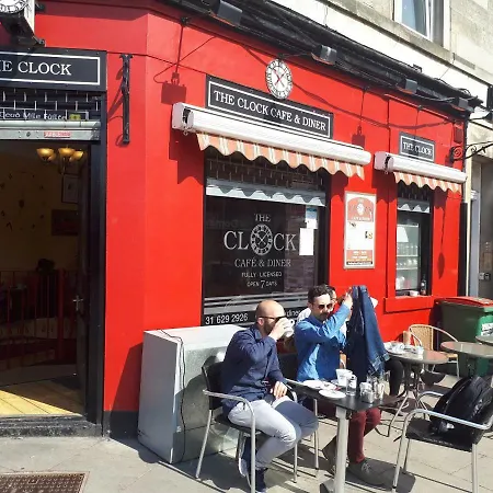 Central & Stylish 3 Bedroom, 2 Bath, Free Parking Apartman Edinburgh