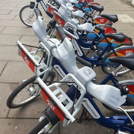 Central & Stylish 3 Bedroom, 2 Bath, Free Parking *