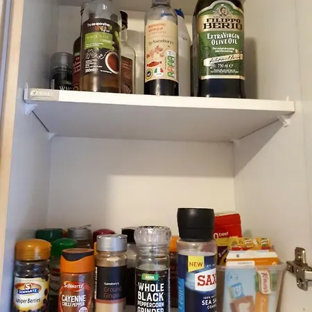 Central & Stylish 3 Bedroom, 2 Bath, Free Parking *