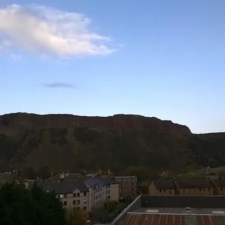 Sleeps 4, Cozy Overlooking Arthur's Seat, Close To Main Festival Venues