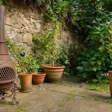 2 Bedroom Georgian Apt W/ Garden Minutes From Centre Edinburgh