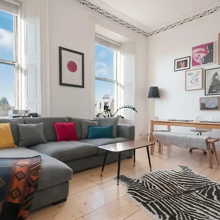 Large Designer's Flat Near Park And The Shore, Free Parking *