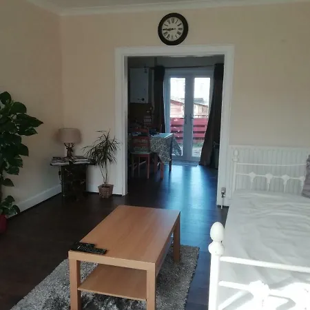 Sunny Pirniefield Grove Holiday home *