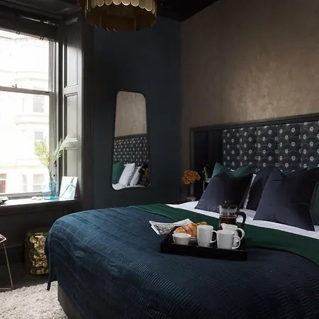 Luxury Boutique In Fashionable Stockbridge 5* *