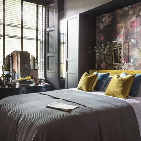 Luxury Boutique In Fashionable Stockbridge 5* Edinburgh