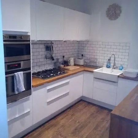 Apartment Stylish 3br Apt In Beautiful Residential