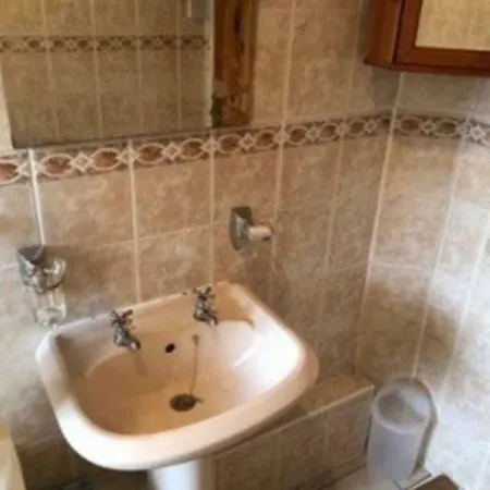 Apartment Traditional Flat In Affluent Morningside Area *