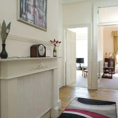 Apartment Traditional Flat In Affluent Morningside Area Edinburgh