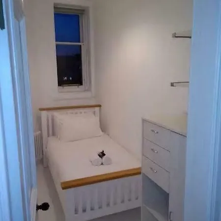 Stylish 3br Apt In Beautiful Residential
