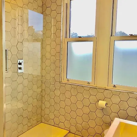 Stylish Flat - Great Central Location! * إدنبرة