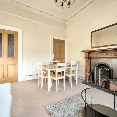 3 Bed Stylish & Spacious Georgian City Centre * 爱丁堡