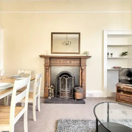 3 Bed Stylish & Spacious Georgian City Centre 公寓 *