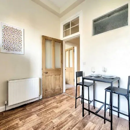3 Bed Stylish & Spacious Georgian City Centre 公寓
