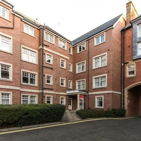 Modern Large Family With Private Parking Apartamento Edimburgo