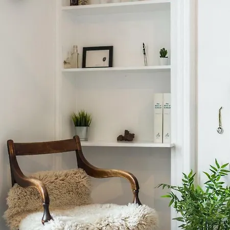 Fashionable And Spacious Portobello