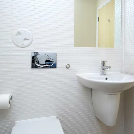 Hawkhill 9 - Contemporary And Secure Parking Appartement