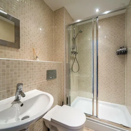 Holiday home Modern Family Town House In Trinity Edinburgh