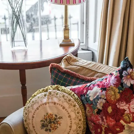 Grand&spacious With Wifi Edinburgh
