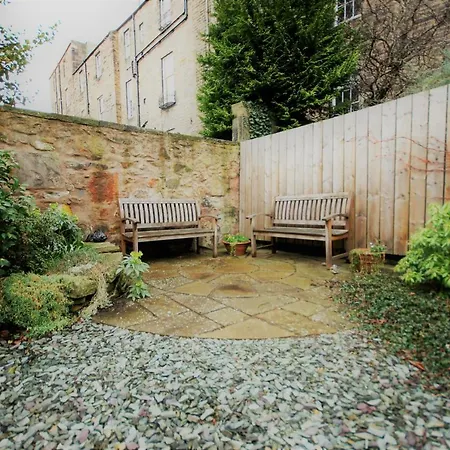 In City Center With Its Own Private Parking And Garden