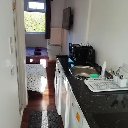 Sunny, Close To City Centre Apartment Edinburgh