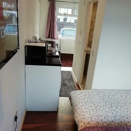 Sunny, Close To City Centre Daire Edinburgh