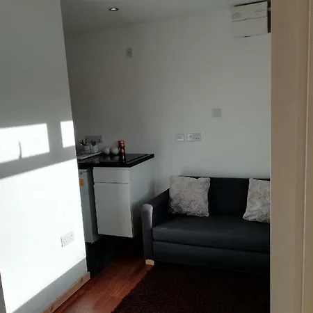 Sunny, Close To City Centre Daire Edinburgh