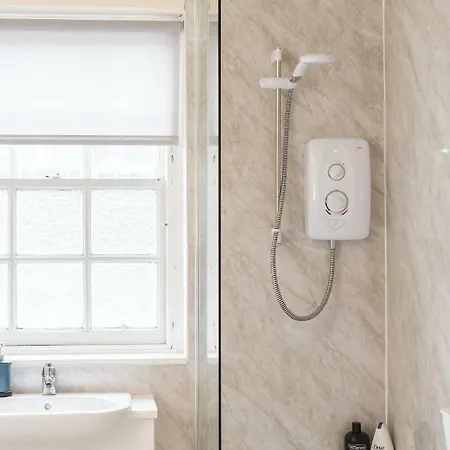 2-bedroom Old Town On Royal Mile Апартаменты