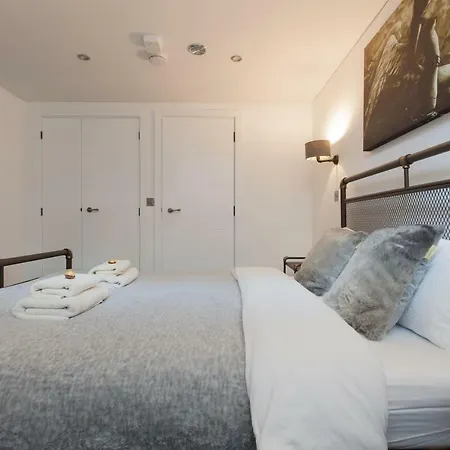 Industrial Flat On Caledonian Place Διαμέρισμα *