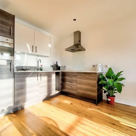 17 2 Melvin Walk *
