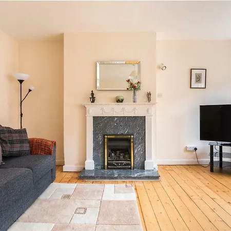 2-bedroom Old Town On Royal Mile