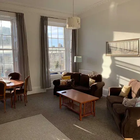 57 Newington Road Apartment