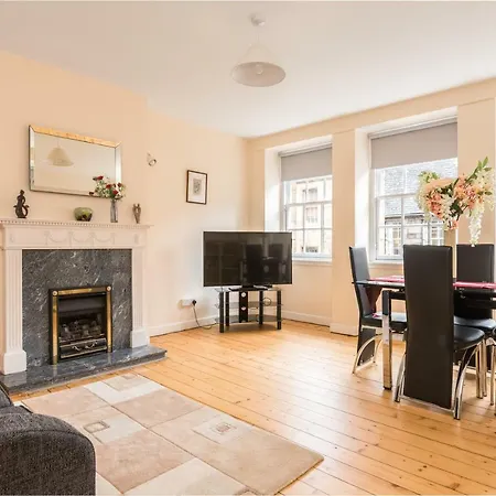 2-bedroom Old Town On Royal Mile