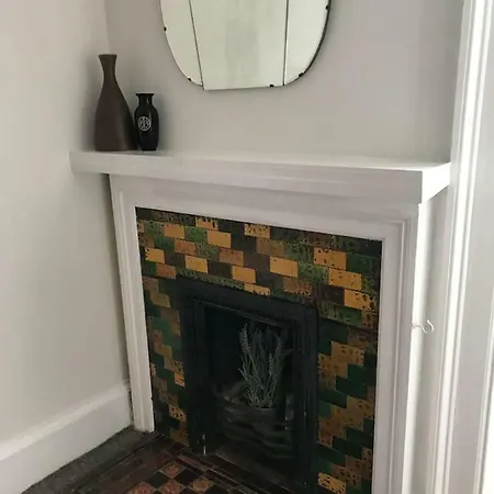 57 Newington Road Apartment