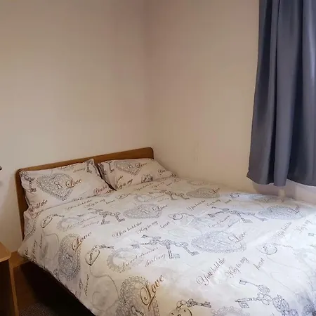 Classic Ensuite In The Heart Of *
